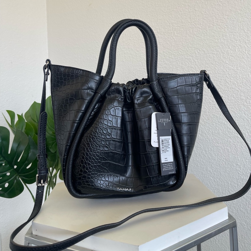 🌼VEGAN LEATHER Black Crossbody Bag🌸 - Picture 3 of 7
